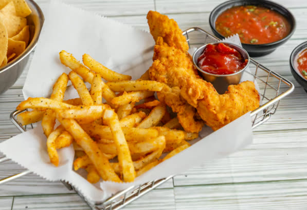 Kids chicken tender with fries